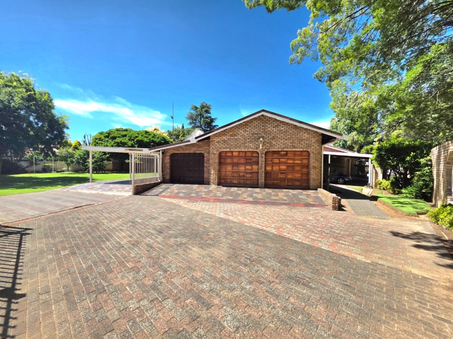 5 Bedroom Property for Sale in La Provance Free State